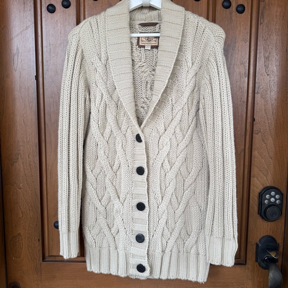 UGG Cable Knit Cream Button Up Cardigan Sweater Size Small - Picture 2 of 8